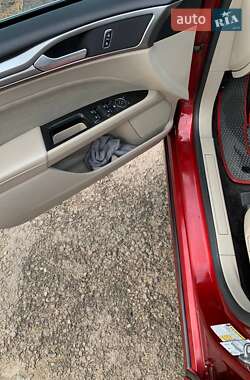 Седан Ford Fusion 2017 в 