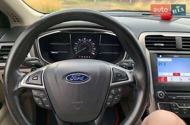 Седан Ford Fusion 2017 в 