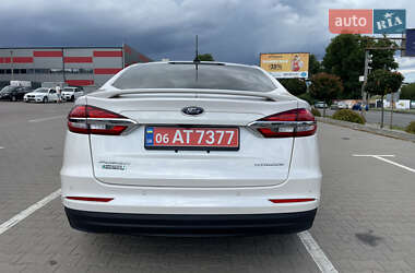 Седан Ford Fusion 2018 в 