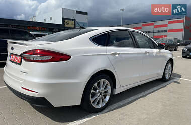 Седан Ford Fusion 2018 в 