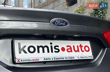 Седан Ford Fusion 2014 в 