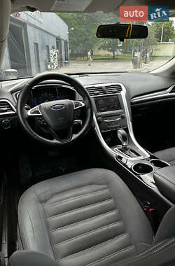 Седан Ford Fusion 2012 в 