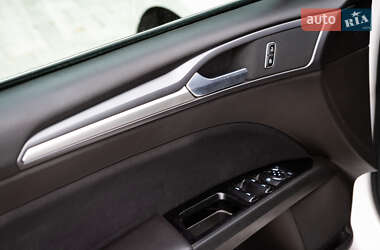 Седан Ford Fusion 2014 в 
