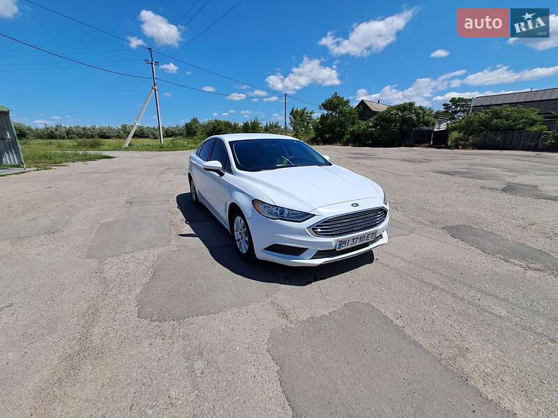 Седан Ford Fusion 2016 в 