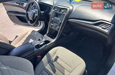 Седан Ford Fusion 2016 в 