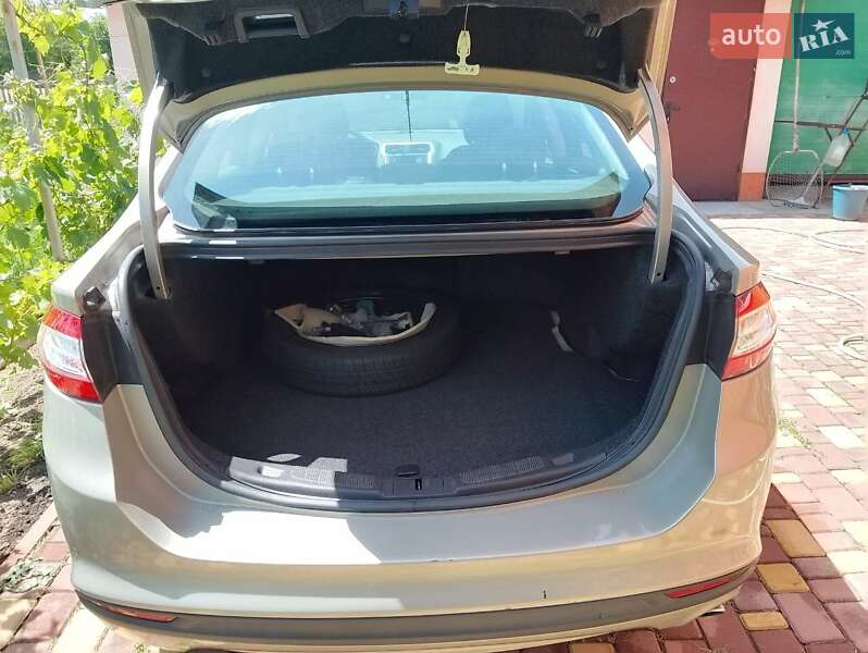 Седан Ford Fusion 2014 в Шполе