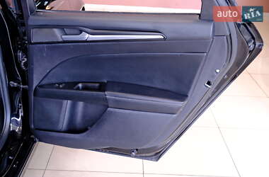 Седан Ford Fusion 2019 в 