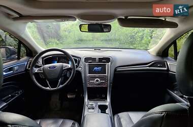Седан Ford Fusion 2017 в 