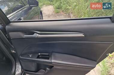 Седан Ford Fusion 2017 в 