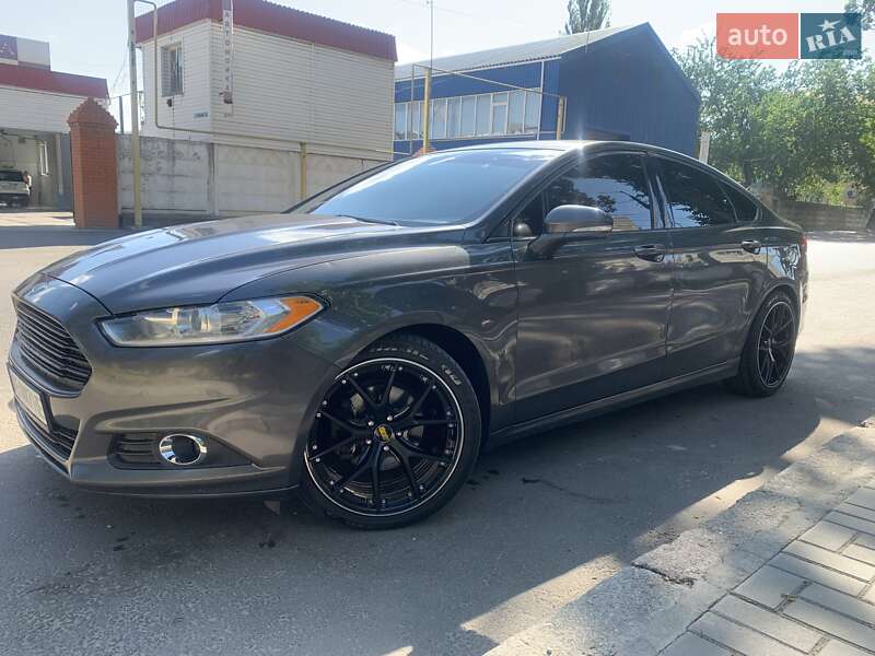 Седан Ford Fusion 2015 в 