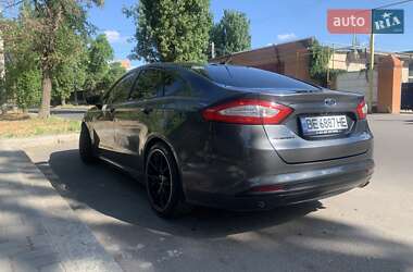 Седан Ford Fusion 2015 в 