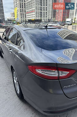 Седан Ford Fusion 2014 в 