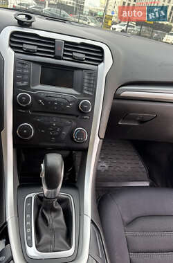 Седан Ford Fusion 2014 в 