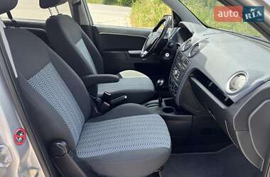 Хэтчбек Ford Fusion 2010 в 