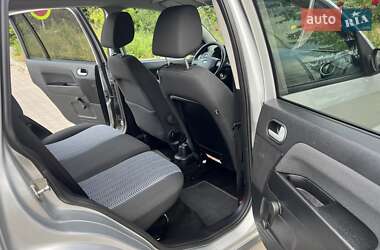 Хэтчбек Ford Fusion 2010 в 