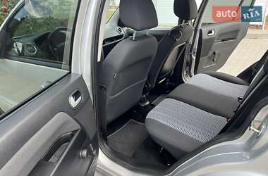 Хэтчбек Ford Fusion 2010 в 