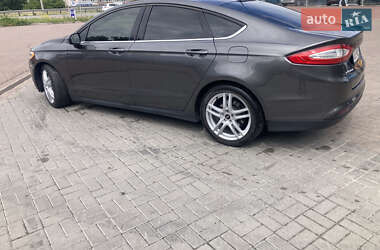 Седан Ford Fusion 2016 в 
