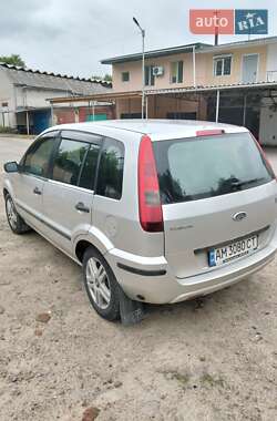 Хэтчбек Ford Fusion 2003 в 