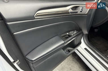 Седан Ford Fusion 2017 в 