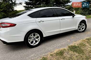 Седан Ford Fusion 2015 в 