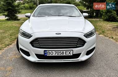 Седан Ford Fusion 2015 в 