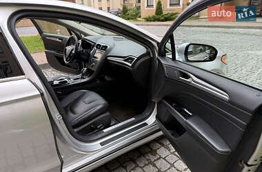 Седан Ford Fusion 2013 в 