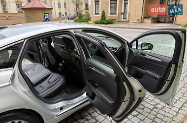 Седан Ford Fusion 2013 в 