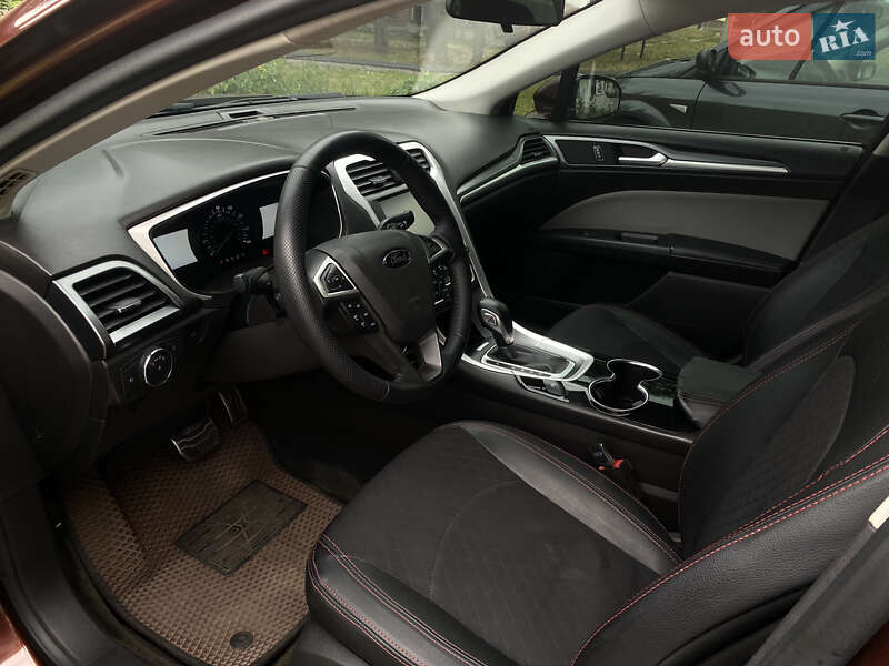 Седан Ford Fusion 2016 в Новомосковске