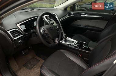 Седан Ford Fusion 2016 в 