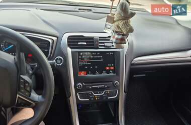 Седан Ford Fusion 2017 в 