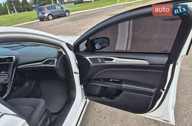 Седан Ford Fusion 2017 в 