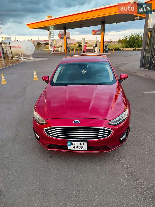 Седан Ford Fusion 2019 в 