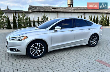 Седан Ford Fusion 2015 в 