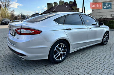 Седан Ford Fusion 2015 в 