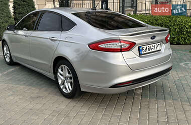 Седан Ford Fusion 2012 в 