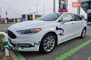 Седан Ford Fusion 2017 в 