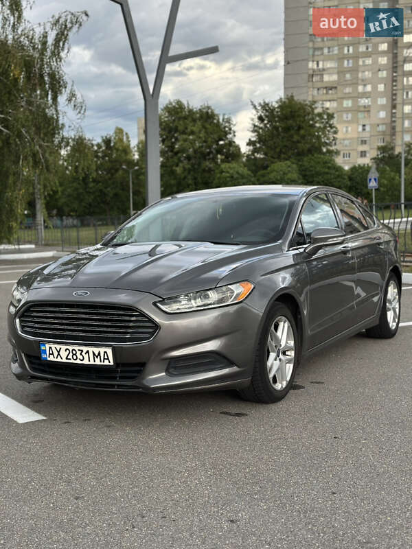 Седан Ford Fusion 2012 в 