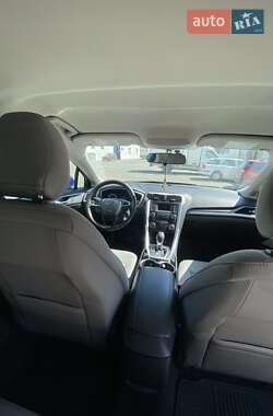 Седан Ford Fusion 2015 в 