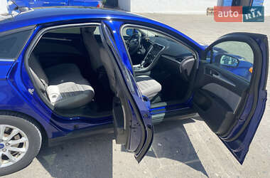 Седан Ford Fusion 2015 в 