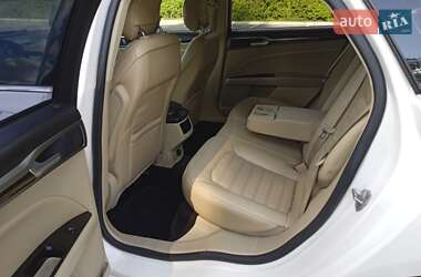 Седан Ford Fusion 2013 в 