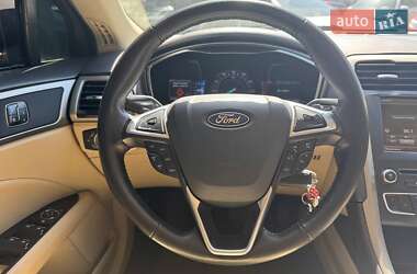 Седан Ford Fusion 2015 в 