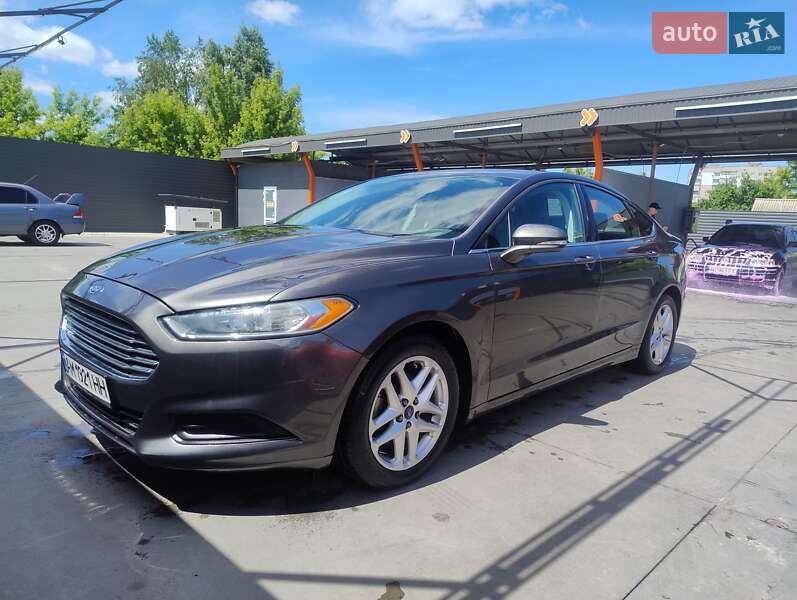 Седан Ford Fusion 2016 в 