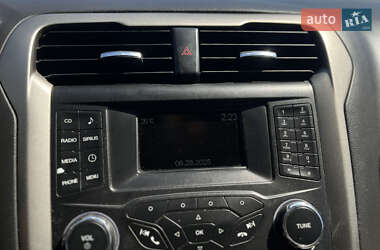 Седан Ford Fusion 2015 в 