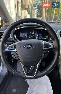 Седан Ford Fusion 2018 в 