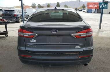 Седан Ford Fusion 2019 в 