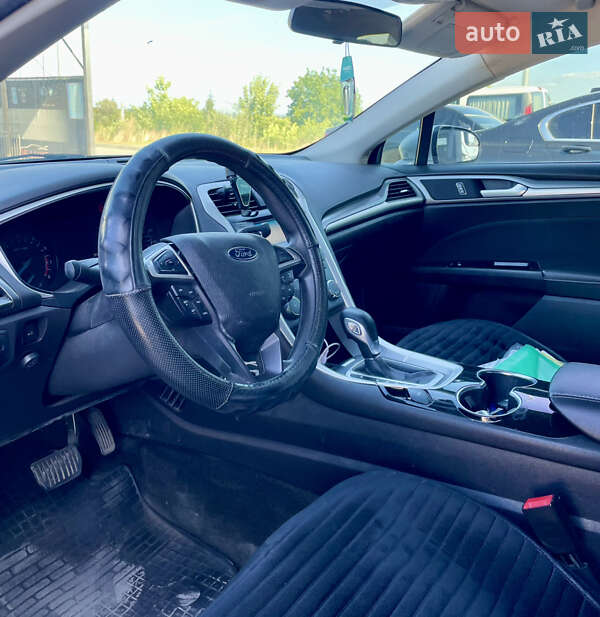 Седан Ford Fusion 2015 в Львове