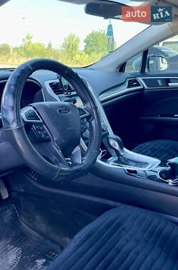 Седан Ford Fusion 2015 в 