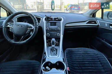 Седан Ford Fusion 2015 в 