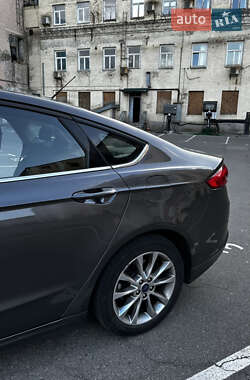 Седан Ford Fusion 2017 в 