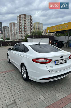 Седан Ford Fusion 2013 в 